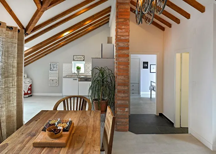 Apartment Holiday In Podstrana
